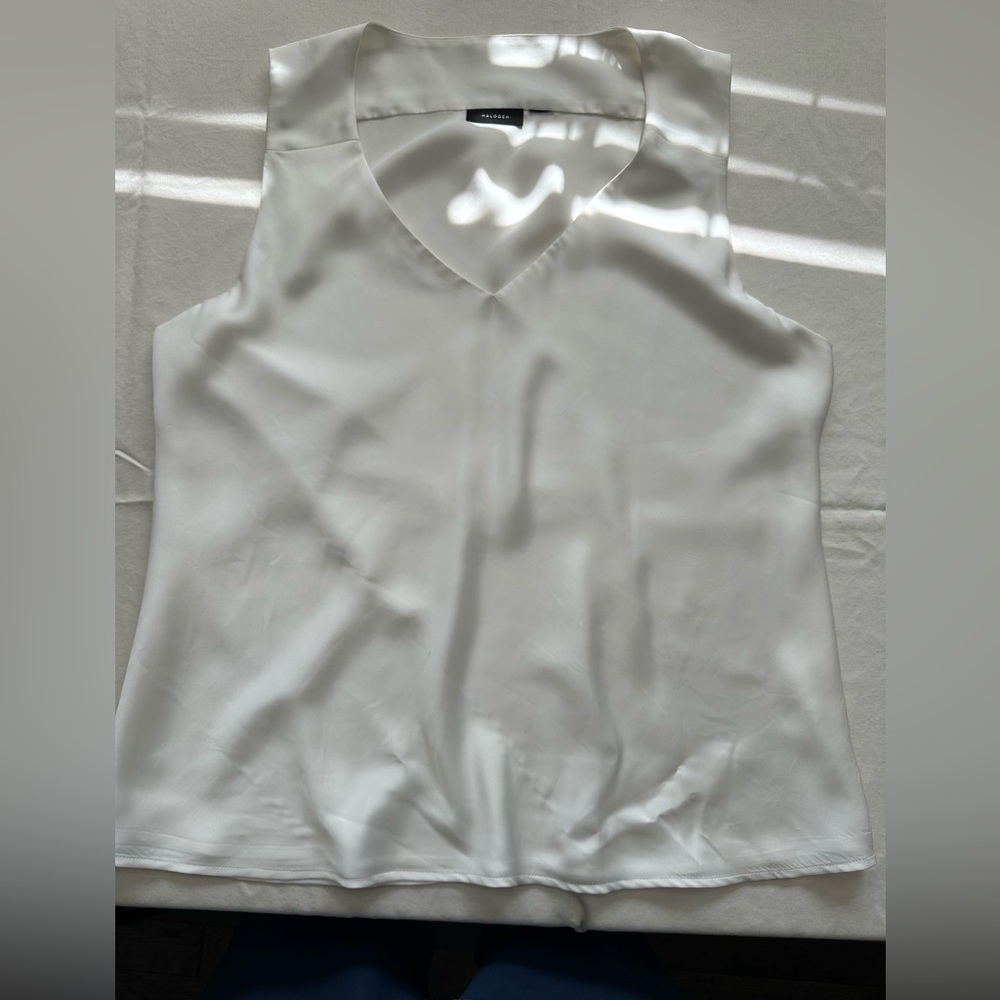 Halgen Shell Women’s Top - Picture 2 of 7